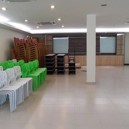 Hotel Grand Court Inn - Sungai Besar Esterno foto